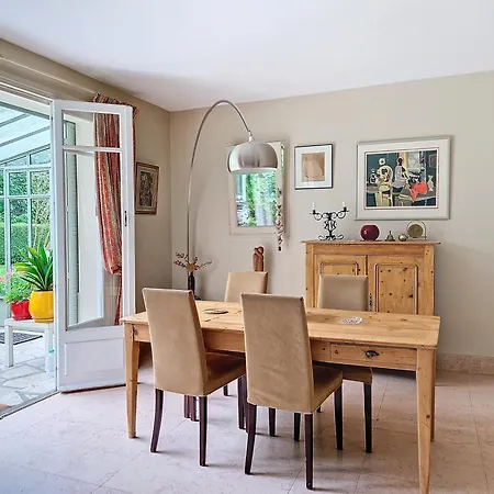 Oda ve Kahvaltı Cour Tholmer 3*